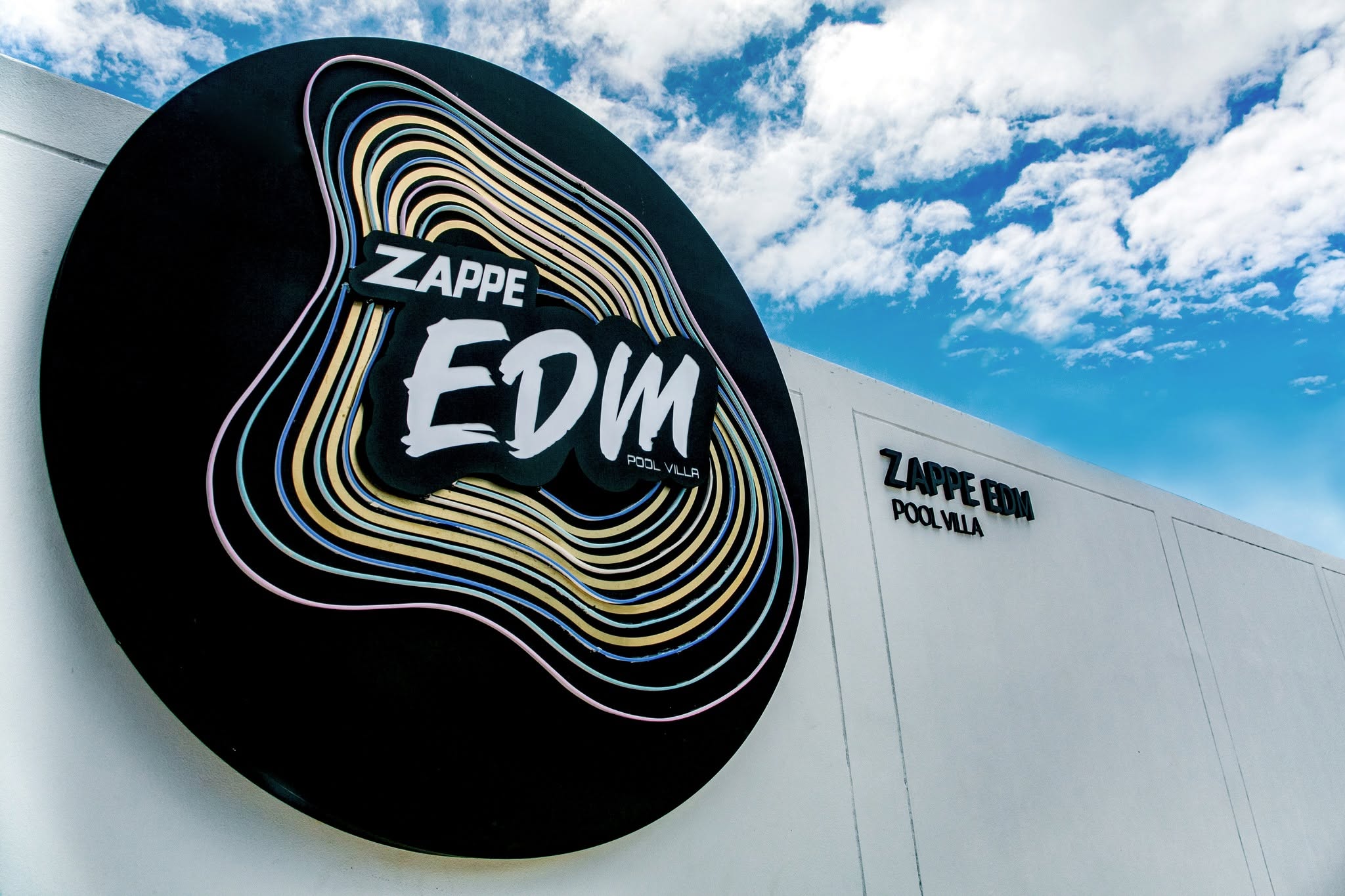 EDM Pool Villa by Zappe