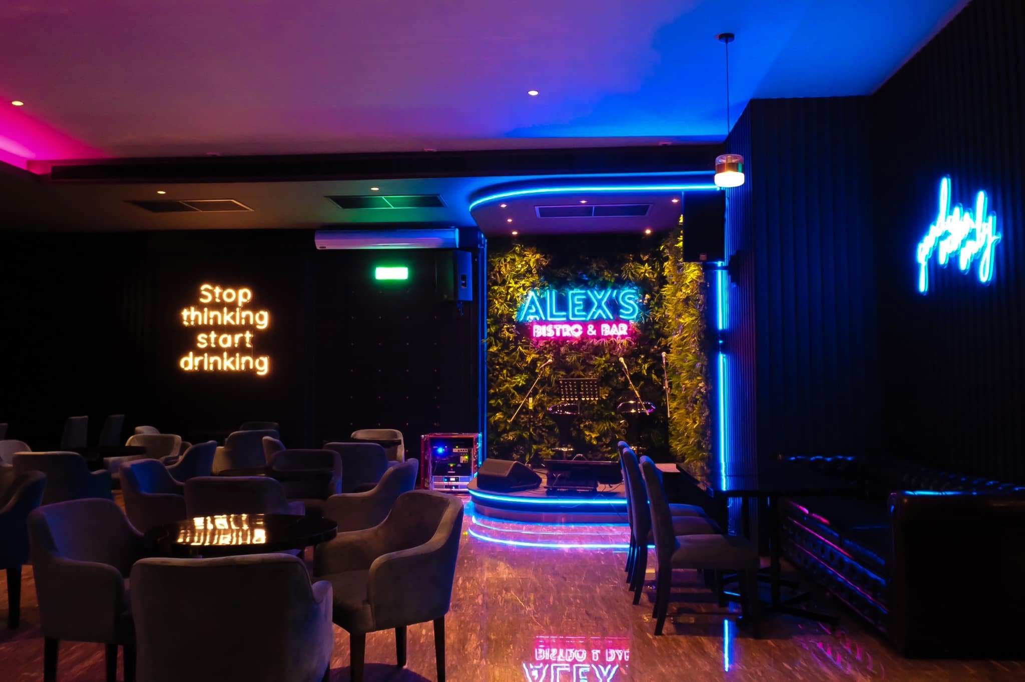 Alex's Bar & Restaurant