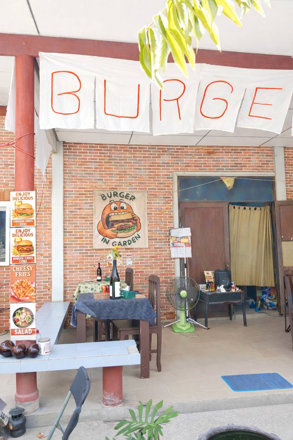 Burger​ in​ garden